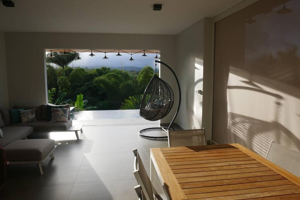 Villa Kumquat Avec Piscine Et Vue Sur Les Montagnes Petit-Bourg Luaran gambar