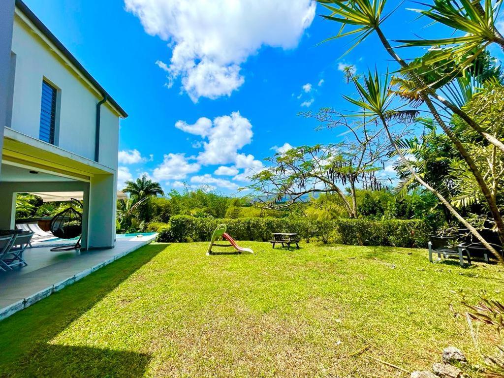 Villa Kumquat Avec Piscine Et Vue Sur Les Montagnes Petit-Bourg Luaran gambar